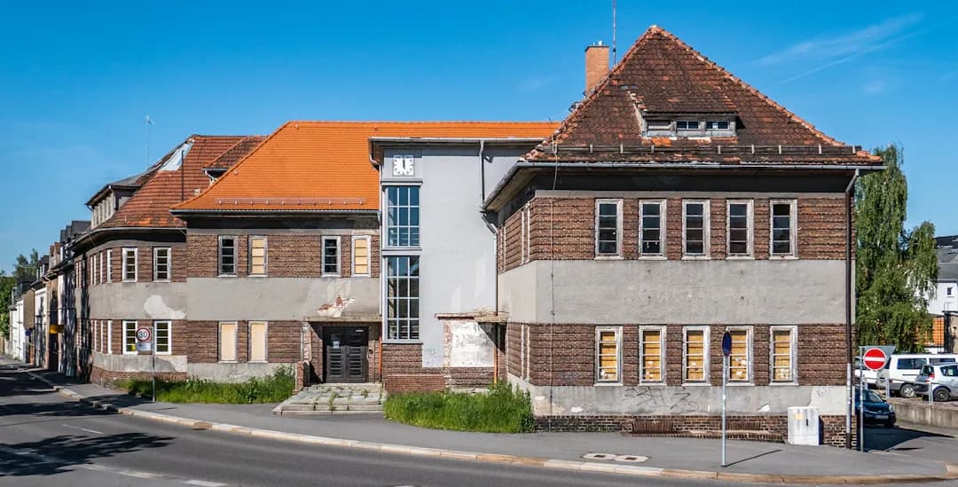 Câu hỏi 10: Tôi béo quá (45 tuổi, cao 157 cm nặng 89 kg). Tôi muốn giảm cân nhưng khó quá, có thuốc nào giảm cân tốt không? Làm thể nào để giảm cân hiệu quả?