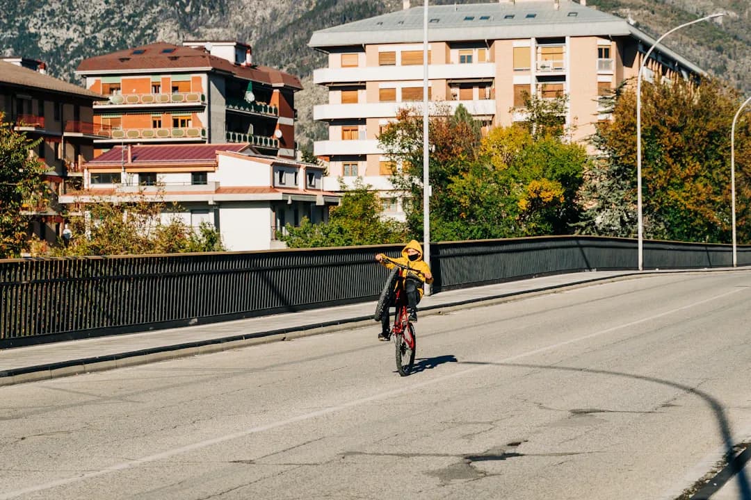 Câu hỏi 56: Sau khi chụp động mạch vành, bác sỹ bảo tôi bị hẹp 50% một nhánh. Điều này có nguy hiểm không? Có thuốc nào làm hết hẹp động mạch vành không?