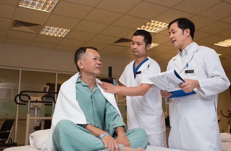 Vật lý trị liệu và tập thở sâu sau phẫu thuật tim