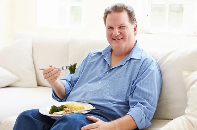 Đàn ông trung niên nên ăn uống như thế nào? - Ảnh 1.